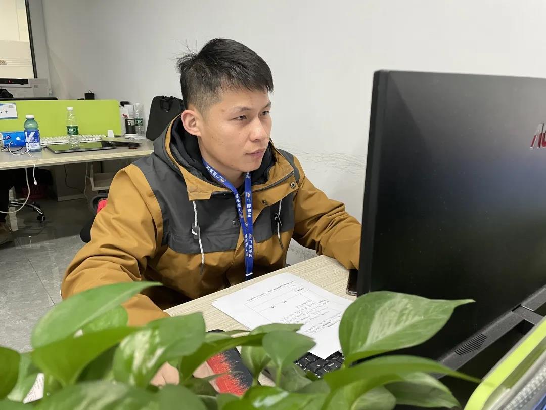 喜讯丨j9数字站测绘公司熊慈斌喜提“广东省手艺能手”声誉称呼！