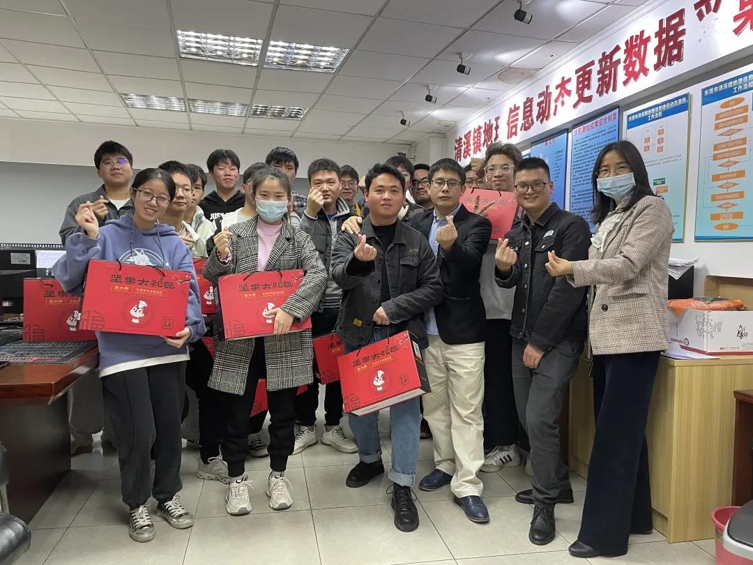 走访慰问，，，年货上门，，，j9数字站集团多项行动确保项目部员工“就地”过好年！