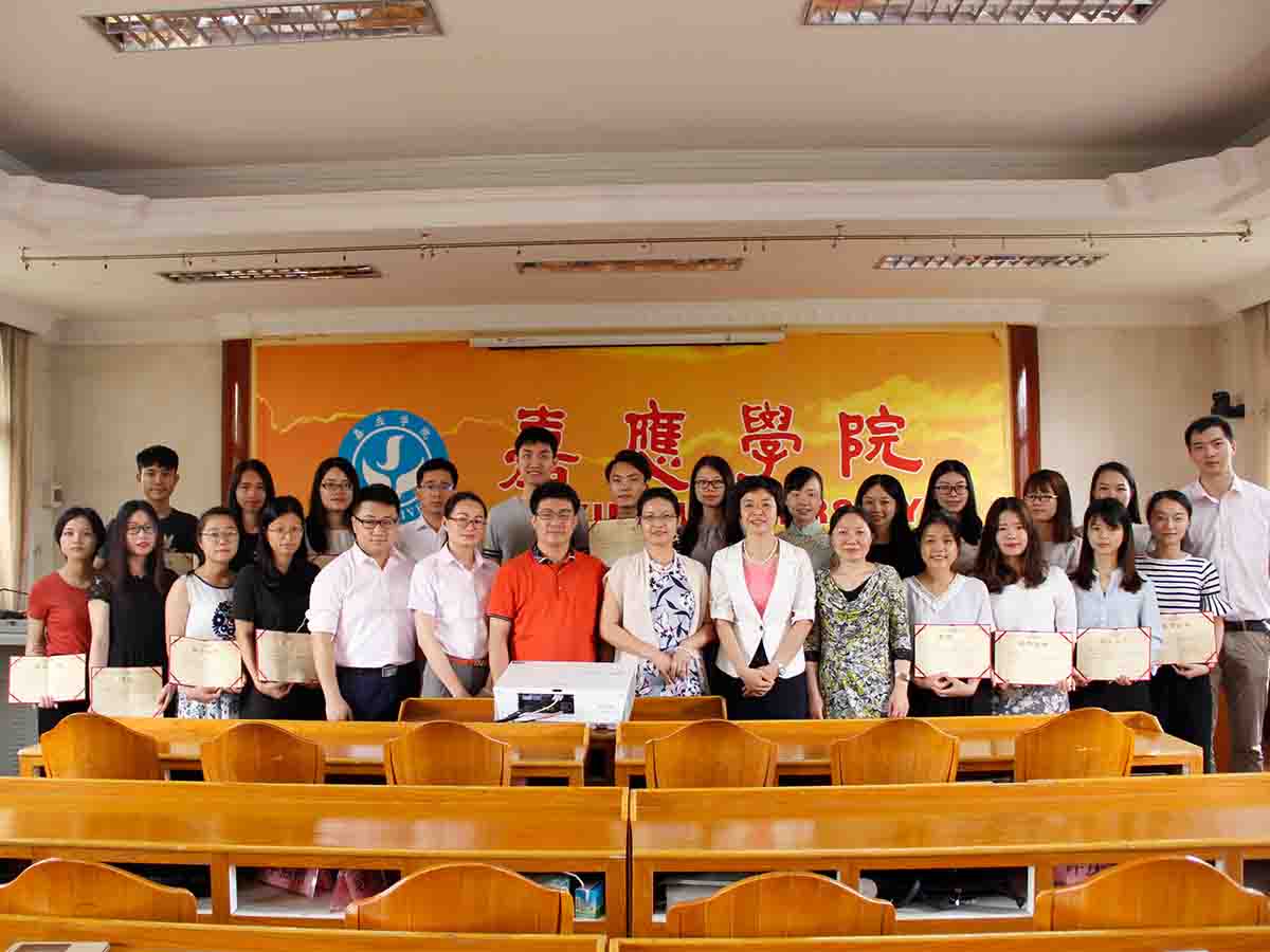 连续向嘉应学院学生揭晓奖学金