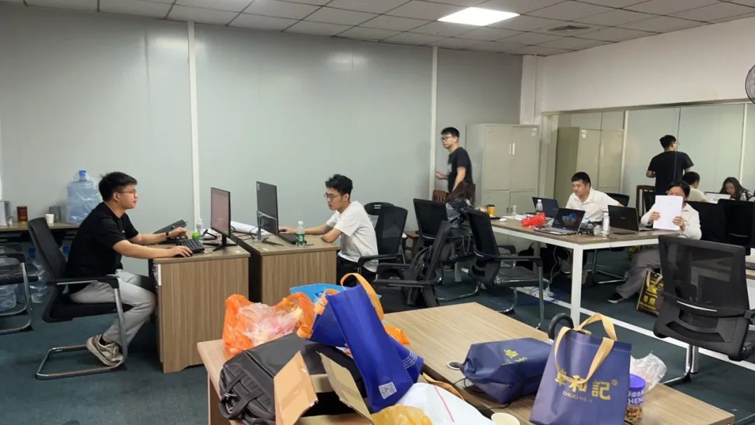 《致敬，奋斗的青春》