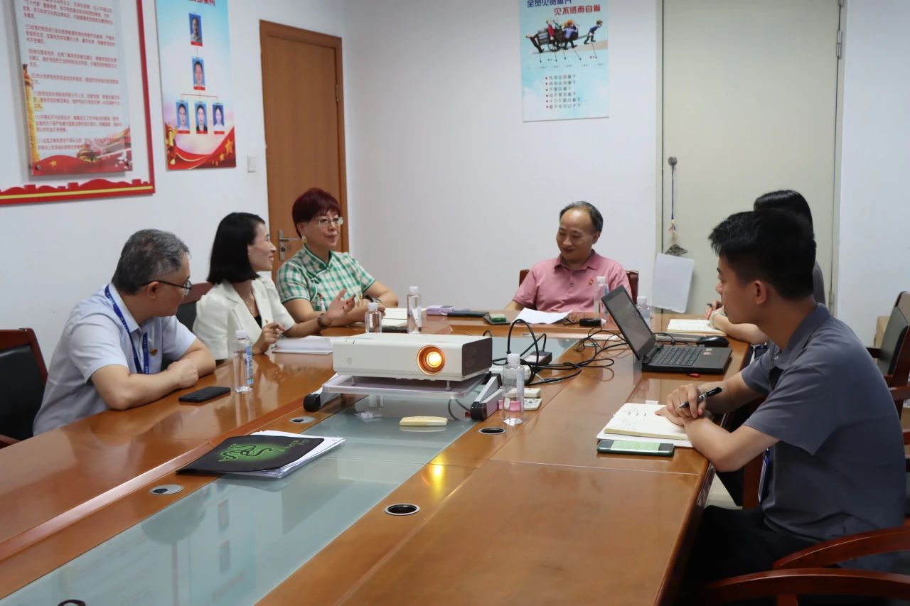 党旗飘扬，，，共庆绚烂