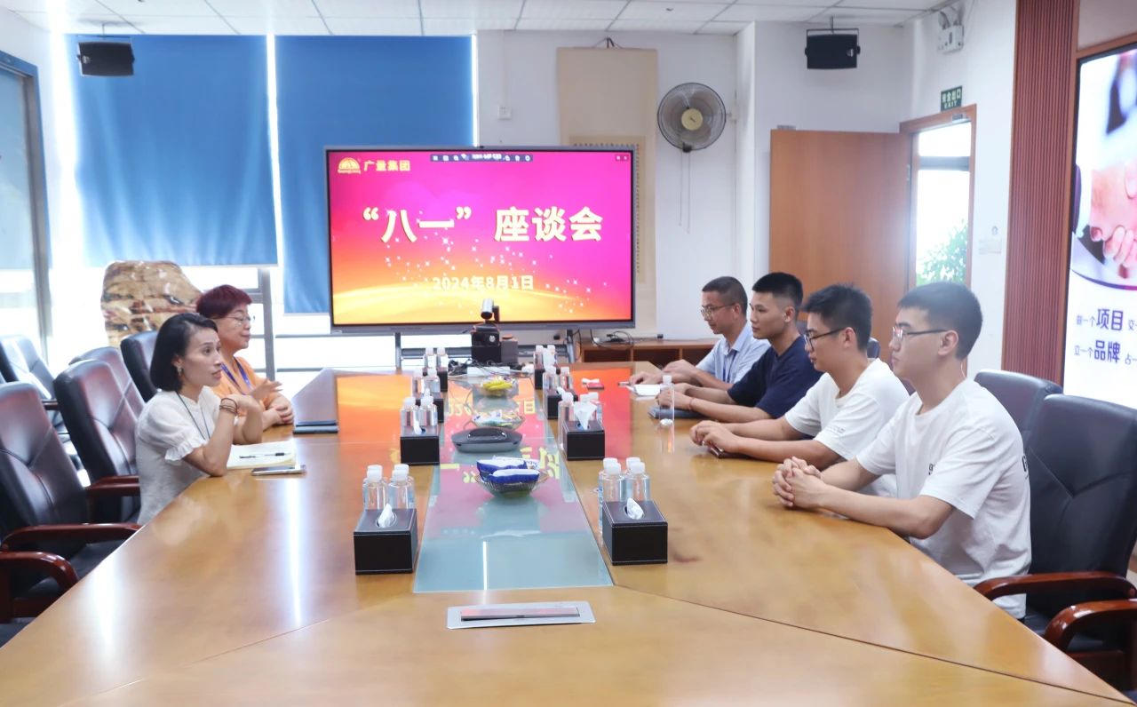 致敬军旅荣光，，共庆“八一”佳节