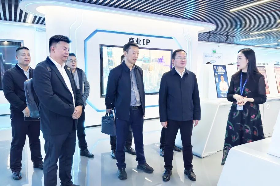 铜仁市大数据局党组书记、、、局长雷宏一行莅临j9数字站集团旅行交流